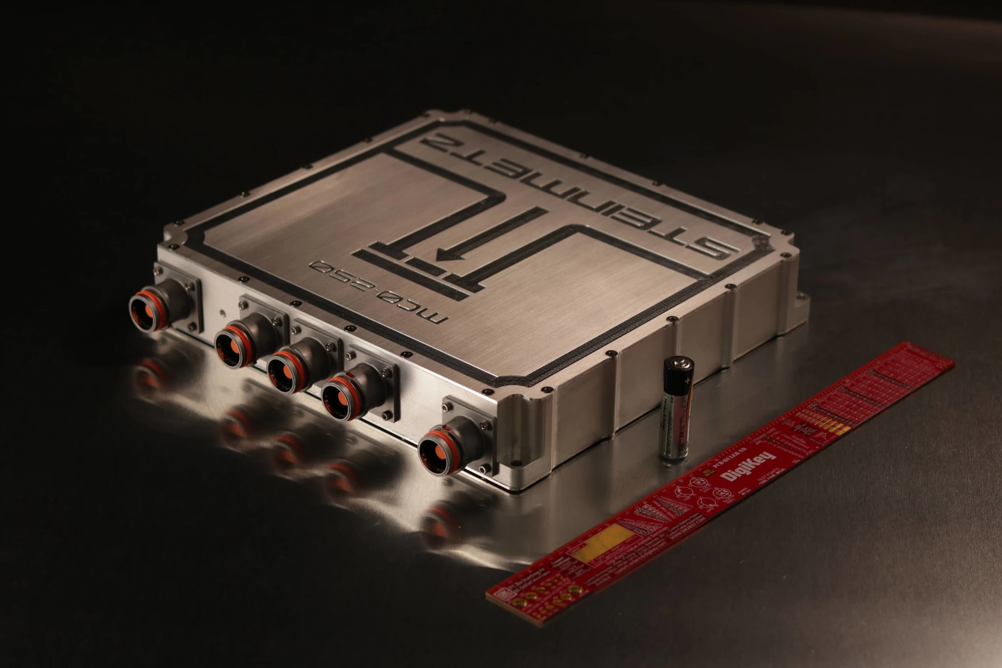 Steinmetz MC0-250 250 kW motor controller - 1000 VDC liquid-cooled traction inverter with >99% (nom.) efficiency for electric vehicles